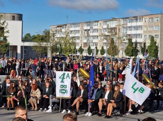 Rugsėjo 1-osios skambutis pakvietė į naują žinių ir atradimų kelionę