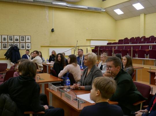 Savivaldybėje – moksleivių diskusija su kandidatais į Radviliškio rajono savivaldybės merus