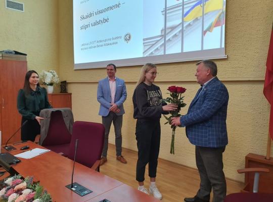Penktajame „Ateities“ susitikime – atsisveikinimas su meru, pažintis su Juridinio skyriaus, turizmo centro ir bibliotekos veikla