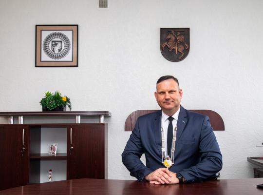 Pirmajame naujosios tarybos posėdyje – mero Kazimiero Račkauskio ir tarybos narių priesaikos