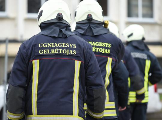 Ugniagesiai gelbėtojai, rūpindamiesi gyventojų saugumu, kviečia gyventojus šeštadieniais apsilankyti gaisrinėse