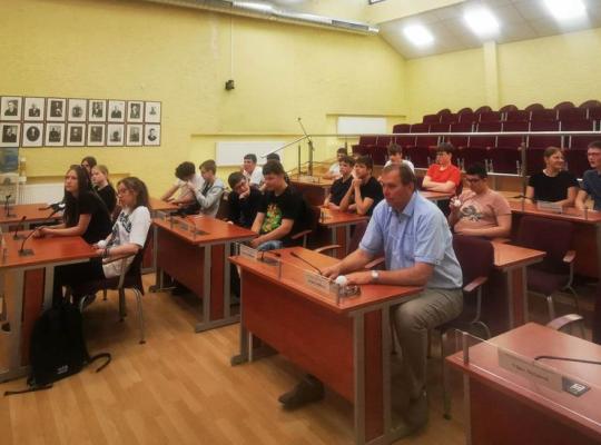 Radviliškio rajono savivaldybėje – aštuntokai iš Vaižganto progimnazijos