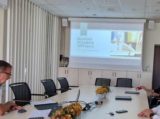 Mokymosi rezultatams pagerinti - daugiau mokytojų padėjėjų