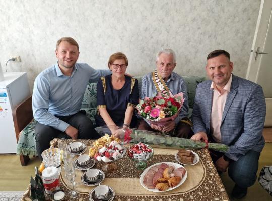 Šimto metų sulaukusiam radviliškiečiui meras linkėjo susitikti per kitą jubiliejų