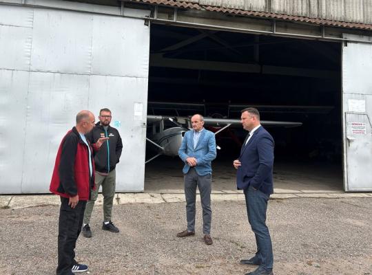 Rajono vadovai gerosios praktikos sėmėsi Biržų aerodrome