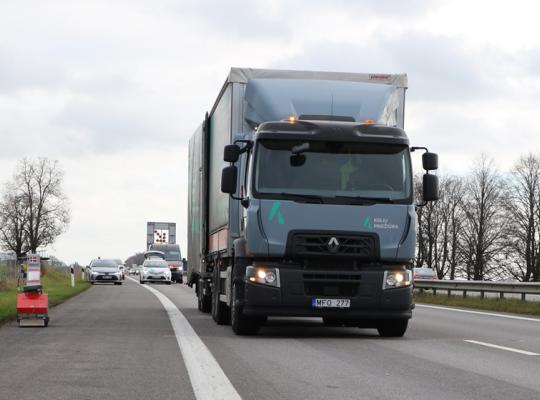 „Kelių priežiūra“ pradeda taikyti išskirtinę saugumo priemonę matomumui kelyje gerinti