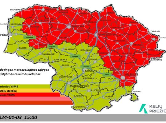 Šaltis sunkina padėtį šalies keliuose: vairuotojų prašoma atsargumo