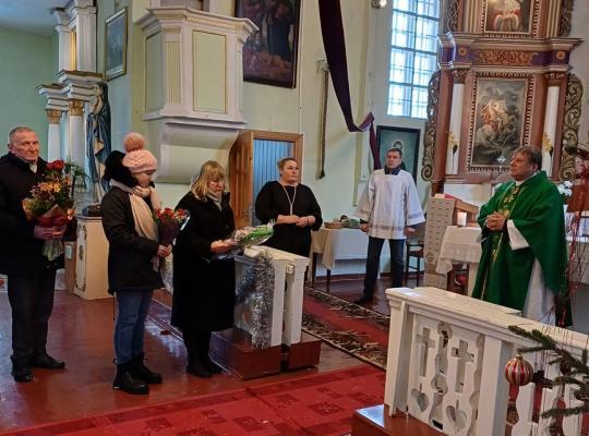 Pociūnėlių parapijos tikintieji padėkojo klebonui Kęstučiui Švabinskui