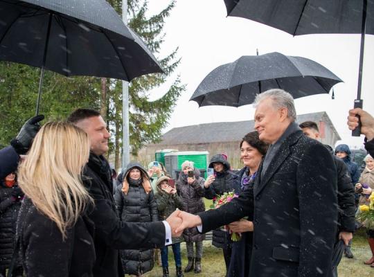 Šalies Prezidentas Minaičiuose pagerbė partizanų atminimą