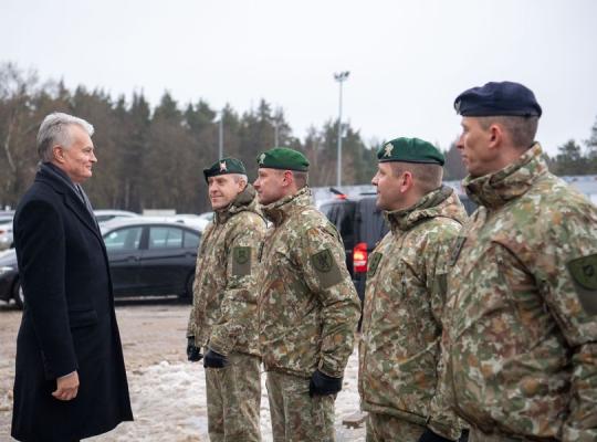Prezidentas Radviliškyje aptarė visuotinio šaukimo ir karo prievolininkų rengimo situaciją