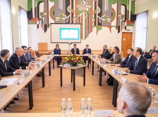 Radviliškyje su šalies Prezidentu diskutuota apie ekonomikos skatinimą