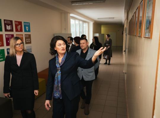 Pirmoji ponia apsilankė Radviliškio Gražinos pagrindinėje mokykloje ir dienos centre „Meleta“