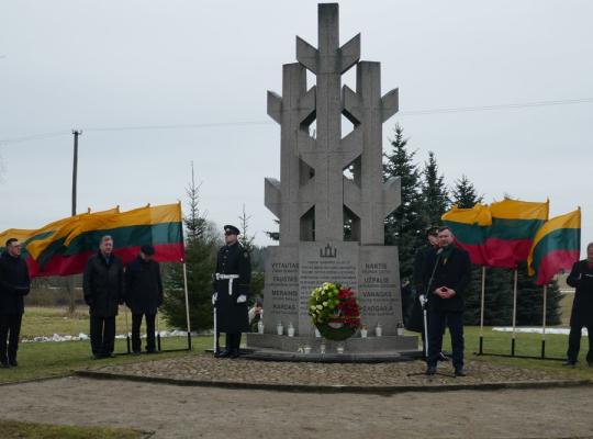 Lietuvos partizanų memoriale, Minaičių kaime, paminėta Valstybės atkūrimo diena ir 1949 m. Deklaracijos paskelbimo 75-osios metinės