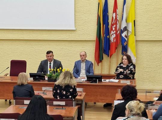 Rajono vadovai seniūnus ragino griežčiau kontroliuoti žvyrkelių greideriavimo kokybę