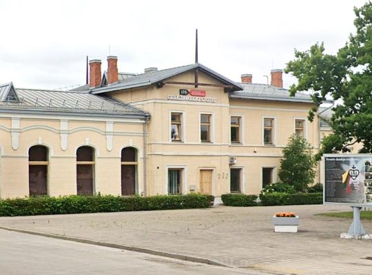 Rajono valdžia siekia įpūsti naują gyvybę Radviliškio geležinkelio stoties pastatui
