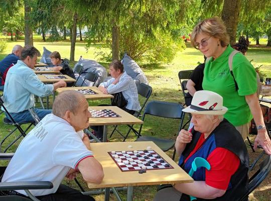 Žolinės proga – šaškių turnyras ir šilti pokalbiai