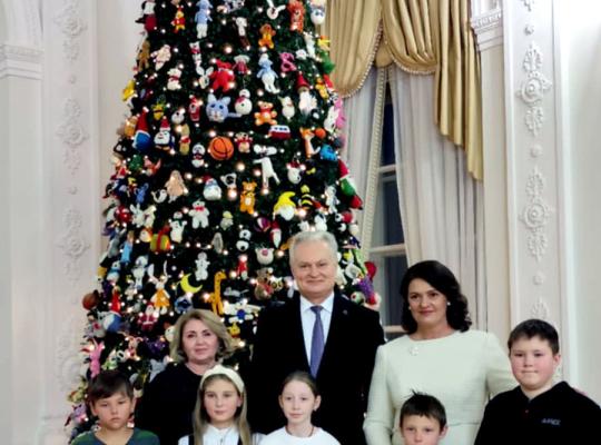 Vaikų dienos centrų lankytojai dalyvavo kalėdinės eglutės įžiebimo šventėje Prezidentūroje