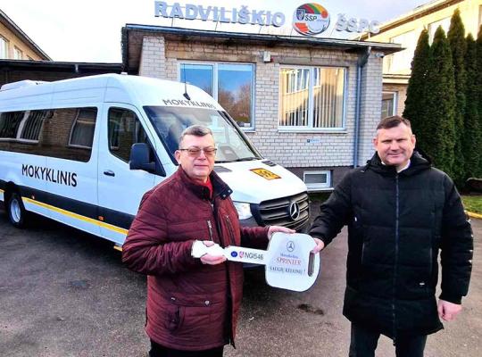 Radviliškio rajono mokiniai į mokyklas važiuos „Mersedesu“