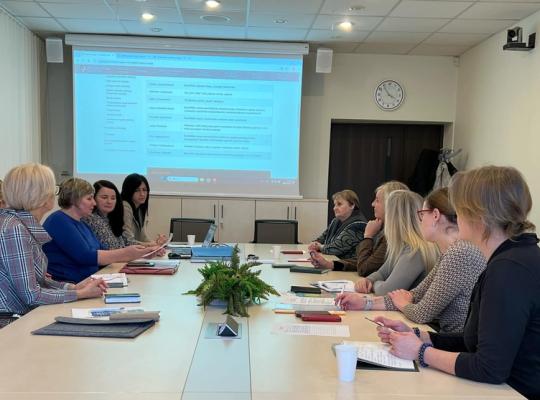 Šeimos tarybos posėdyje – apklausos apie šeimoms teikiamas paslaugas analizė