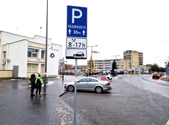 Savivaldybės aikštelė atverta visiems: panaikintas mokestis už stovėjimą