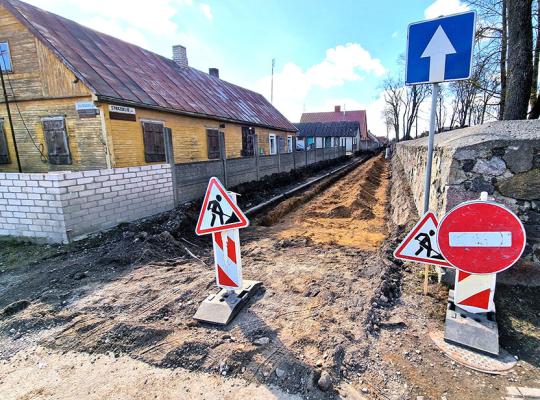 Radviliškio rajono keliai atgimsta: asfaltavimo darbai prasidėjo nuo ankstyvo pavasario