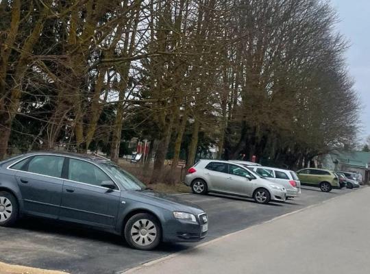 Ankstyvas pavasaris atėjo su asfaltu: Radviliškio rajone įsibėgėja kelių darbai