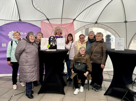 Onkologinių ligonių asociacijai „Radvilei“ – 2 ir vilties apsikabinimai POLA kampanijoje „Po TO“