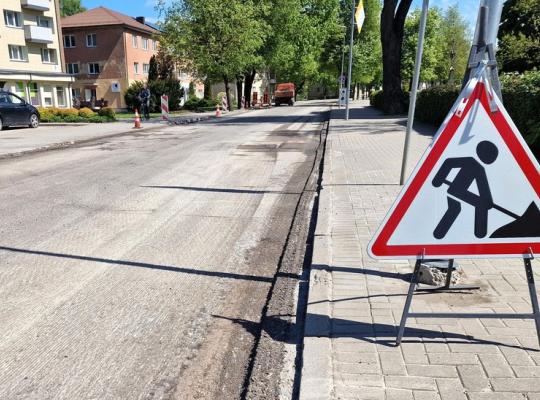 Atnaujinama Maironio gatvės danga: gyventojų prašoma aplenkti remontuojamą atkarpą