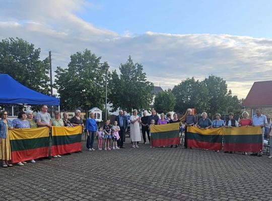 Grinkiškyje paminėta Valstybės (Lietuvos karaliaus Mindaugo karūnavimo) ir Tautiškos giesmės diena