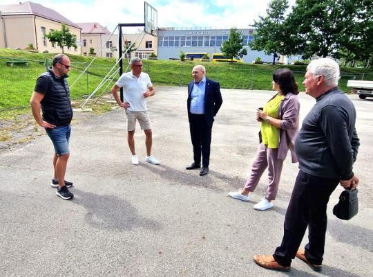 Prasidėjo Baisogalos gimnazijos sporto aikštyno statybos