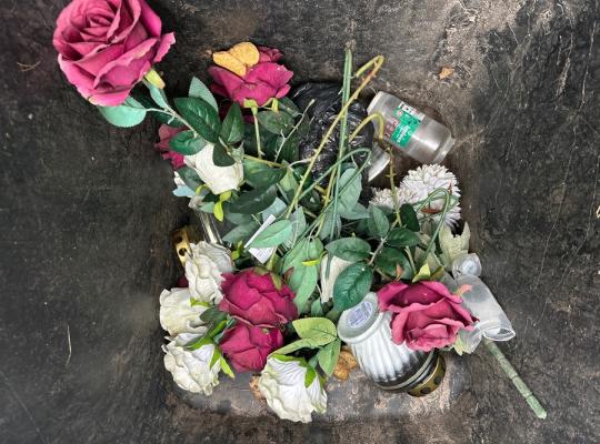 Kapų lankymo įpročiai: laikas atsisveikinti su plastikinėmis gėlėmis