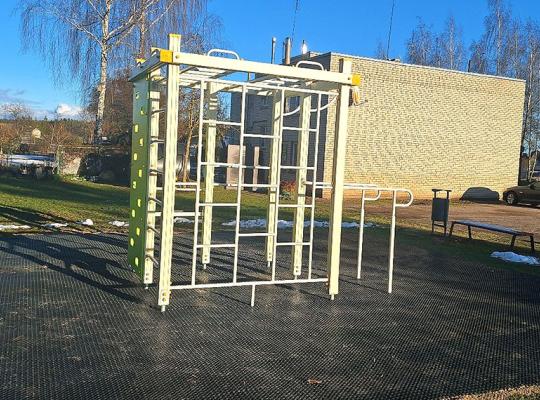 Pakalniškiuose įrengta nauja treniruoklių aikštelė