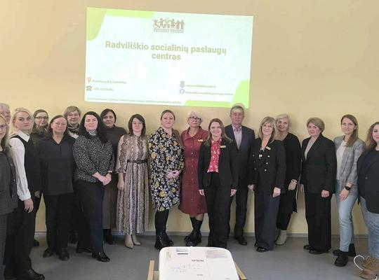 Apskritojo stalo diskusija „Vaiko gerovės link: švietimo ir socialinių paslaugų partnerystė“ Radviliškyje subūrė specialistus bendram dialogui