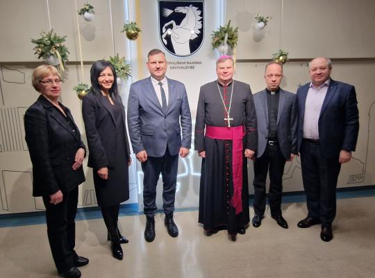 Savivaldybėje lankėsi Šiaulių vyskupas: aptarti bendruomenei svarbūs klausimai