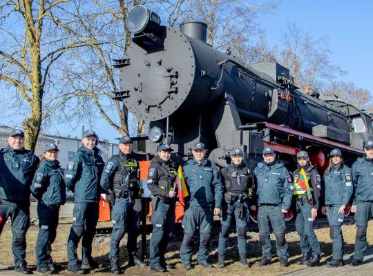 Kviečia prisijungti prie prasmingos tarnybos ir tapti policijos pareigūnu