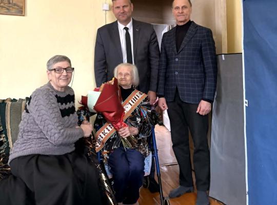 Šimtas metų be tablečių: pasveikinta šimtametė iš Tyrulių