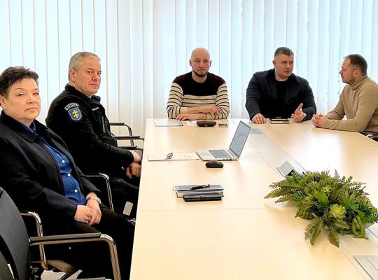 Mažmeninės prekybos alkoholiniais gėrimai ribojimo komisija 2026 metus pradėjo darbingai 