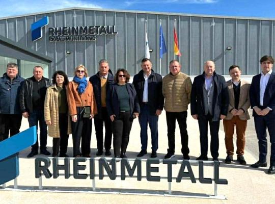 Rajono delegacija lankosi „Rheinmetall“ gamyklose: atsakymų į gyventojų klausimus ieškoma vietoje