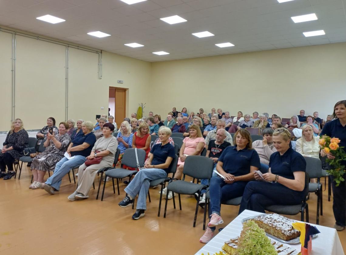 Skėmių seniūnijos žmonėms skambėjo seniūnės padėkos žodžiai 