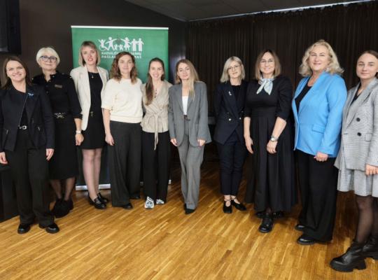 Radviliškyje daugiau nei šimtas dalyvių susibūrė aptarti socialinių paslaugų darbuotojų gerovės