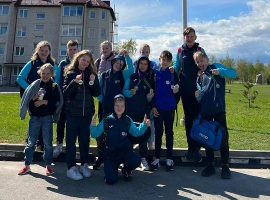 Atvirose Rokiškio miesto vaikų plaukimo varžybose – radviliškiečių plaukikų pergalės