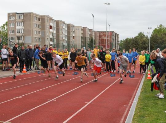 Radviliškyje vyko Lietuvos mokyklų žaidynių lengvosios atletikos keturkovės tarpzoninės varžybos