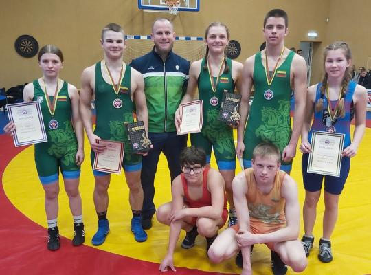 Radviliškiečių pergalės Lietuvos U17 imtynių čempionate