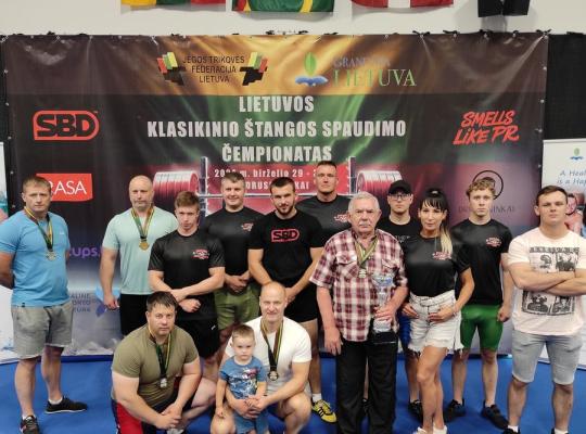 Sėkmingi Radviliškiečių startai Lietuvos klasikinės štangos spaudimo čempionate