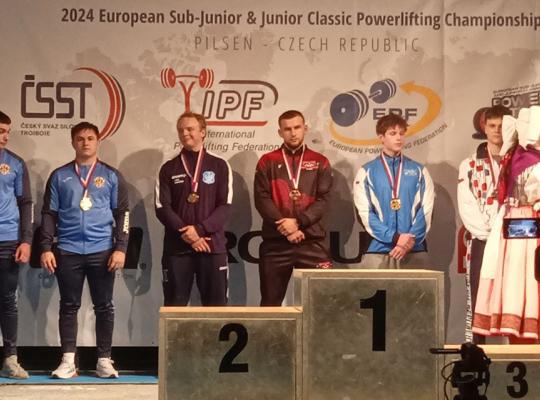 Radviliškietis išbandė savo jėgas Europos jaunių klasikinės jėgos trikovės čempionate