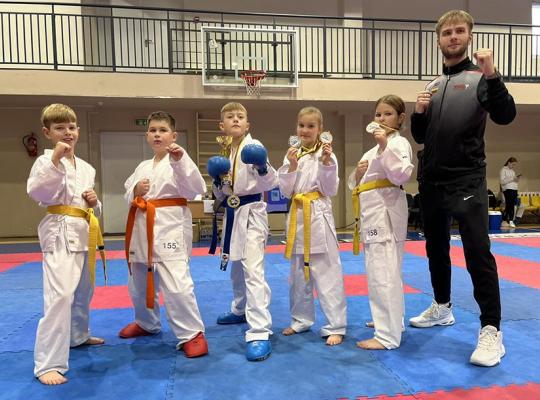 Jaunųjų radviliškiečių pasiekimai atvirame vaikų karatė čempionate