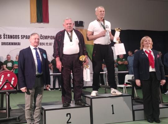 Puikus Radviliškio jėgos trikovės klubo atstovų pasirodymas čempionate
