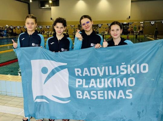 Džiuginantys plaukikų pasiekimai Lietuvos vaikų žiemos pirmenybėse