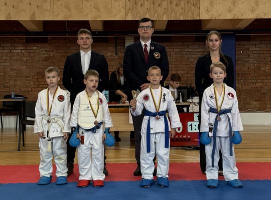 Sporto klubo „Rytų Kovotojas“ sportininkai sezoną pabaigė Pakruojyje