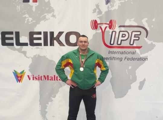 Pasaulio klasikinės štangos spaudimo čempionate Radviliškiečio Tado Grimailos debiutas